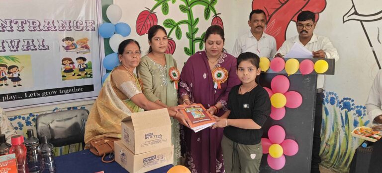 बसना सरायपाली पिछले साल की बची किताबों से शाला प्रवेशोत्सव , पहले दिन व्यवस्था पर उठे सवाल, स्कूलों में नहीं पहुंचीं किताबें ,भीषण गर्मी के बीच स्कूल खुलने से अभिभावकों की चिंता आगे बढ़ाने की मांग