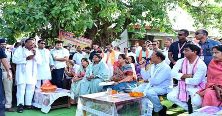 जिले में 41 समाधान शिविरों के माध्यम से कुल 35 हजार 470 आवेदन मिले