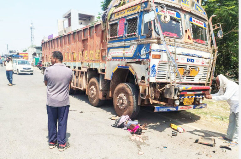 ड्राइवर की लापरवाही ने ली जान: पटेवा में शासकीय अस्पताल के पास बेकाबू ट्रक की चपेट में आने से महिला की मौके पर ही मौत