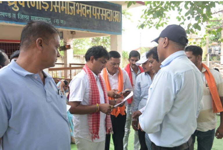 विधायक योगेश्वर राजू सिन्हा ने जन चौपाल में सुनीं जनसमस्याएं, अधिकारियों को दिए त्वरित निराकरण के कड़े निर्देश