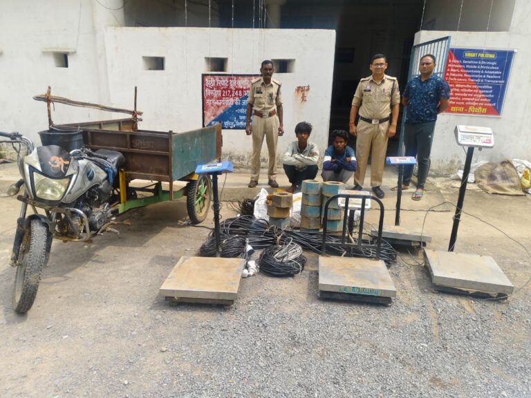 पिथौरा–बसना में पुलिस का बड़ा एक्शन: धान उपार्जन केंद्र चोरी का खुलासा, जुआ फड़ पर छापा, 10 आरोपी गिरफ्तार