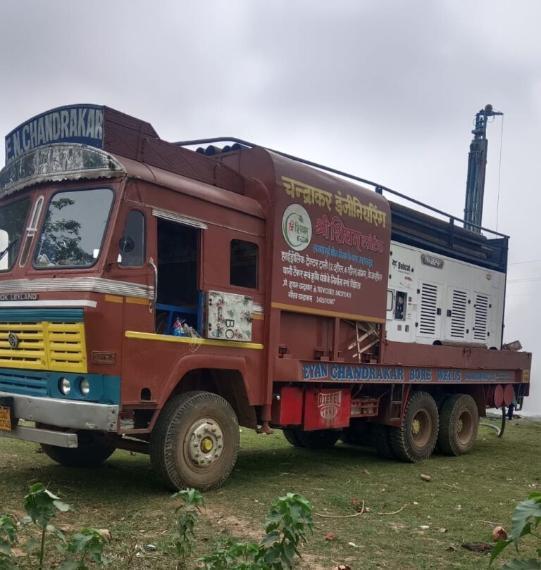 महासमुंद बिना अनुमति बोर खनन कर रही बोर मशीन जप्त