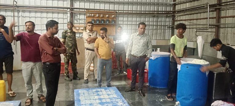 महासमुंद/ आधी रात प्रशासन की दबिश, 200 किलो पनीर जब्त
