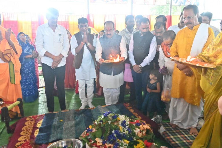 महासमुंद : उप मुख्यमंत्री श्री अरुण साव महारुद्राभिषेक में शामिल हुए