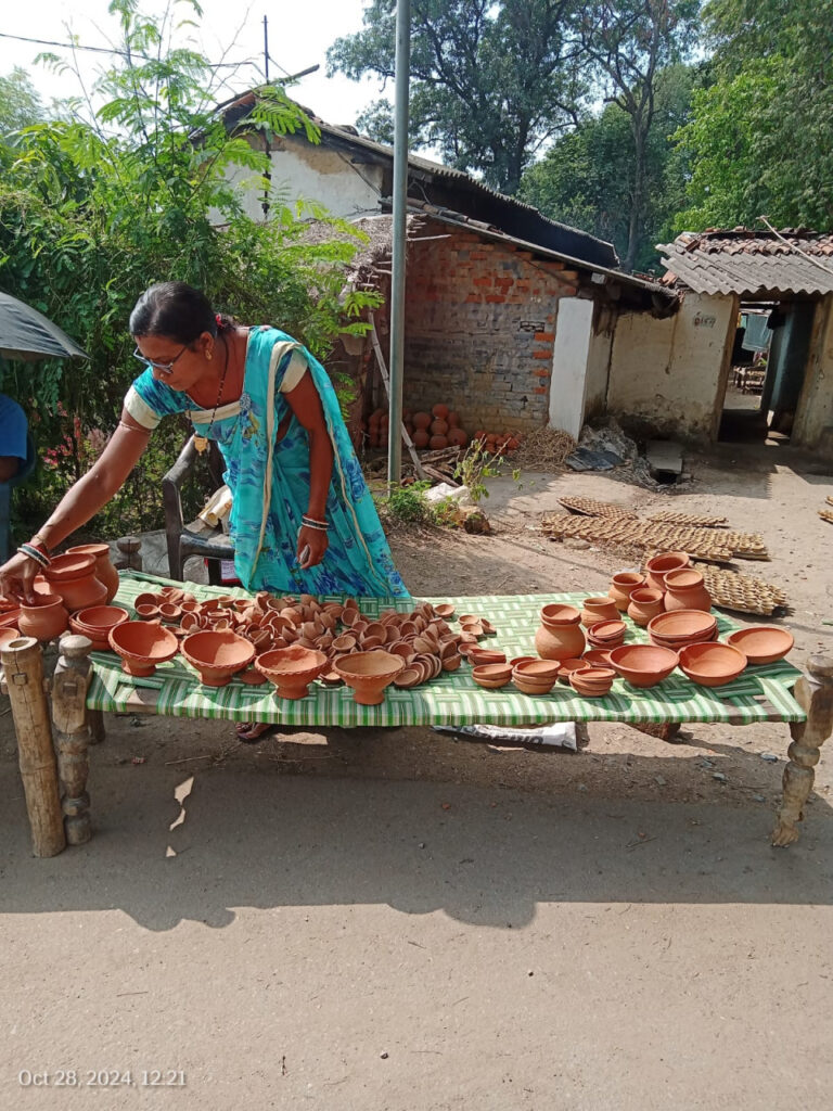 रायपुर : मिट्टी से गढ़ी आत्मनिर्भरता की कहानी, गृहणी से लखपति दीदी बनने तक सावित्री का सफर