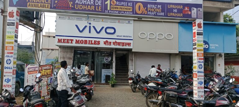 सरायपाली / मीत मोबाइल दुकान में अवैध शराब का जखीरा,हरियाणा निर्मित अंग्रेजी शराब के साथ कार जब्त