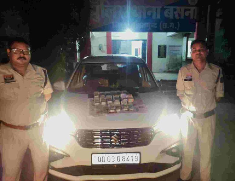 बसना/अर्टिगा कार से 11.98 लाख रुपये की संदिग्ध नगदी बरामद, एक व्यक्ति पकड़ा गया