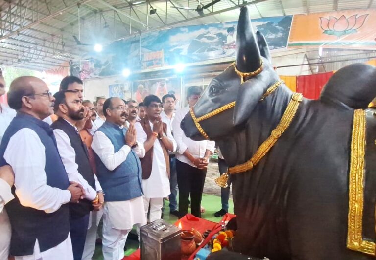 महासमुंद उप मुख्यमंत्री श्री अरुण साव महारुद्राभिषेक में शामिल हुए