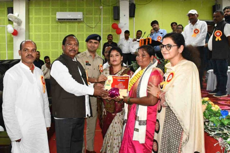 शिक्षक सिर्फ पाठ्यक्रम नहीं, पीढ़ी का चरित्र गढ़ते हैं : मंत्री नेताम