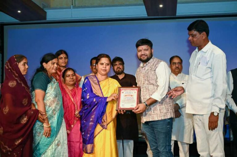 CG बसना/ कलार समाज का राज्य स्तरीय ‘सामाजिक शिक्षा रत्न सम्मान 2026’ समारोह संपन्न  गोपेश डड़सेना, डॉ. आकाश सिन्हा एवं सभापति प्रकाश सिन्हा सम्मानित