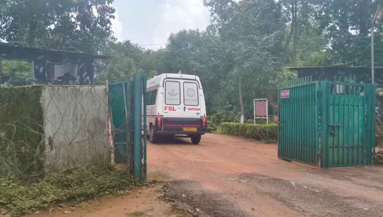 CG : हेड कांस्टेबल की मौत से मचा हड़कंप, कैंप परिसर में मिला शव; जांच में जुटी पुलिस 